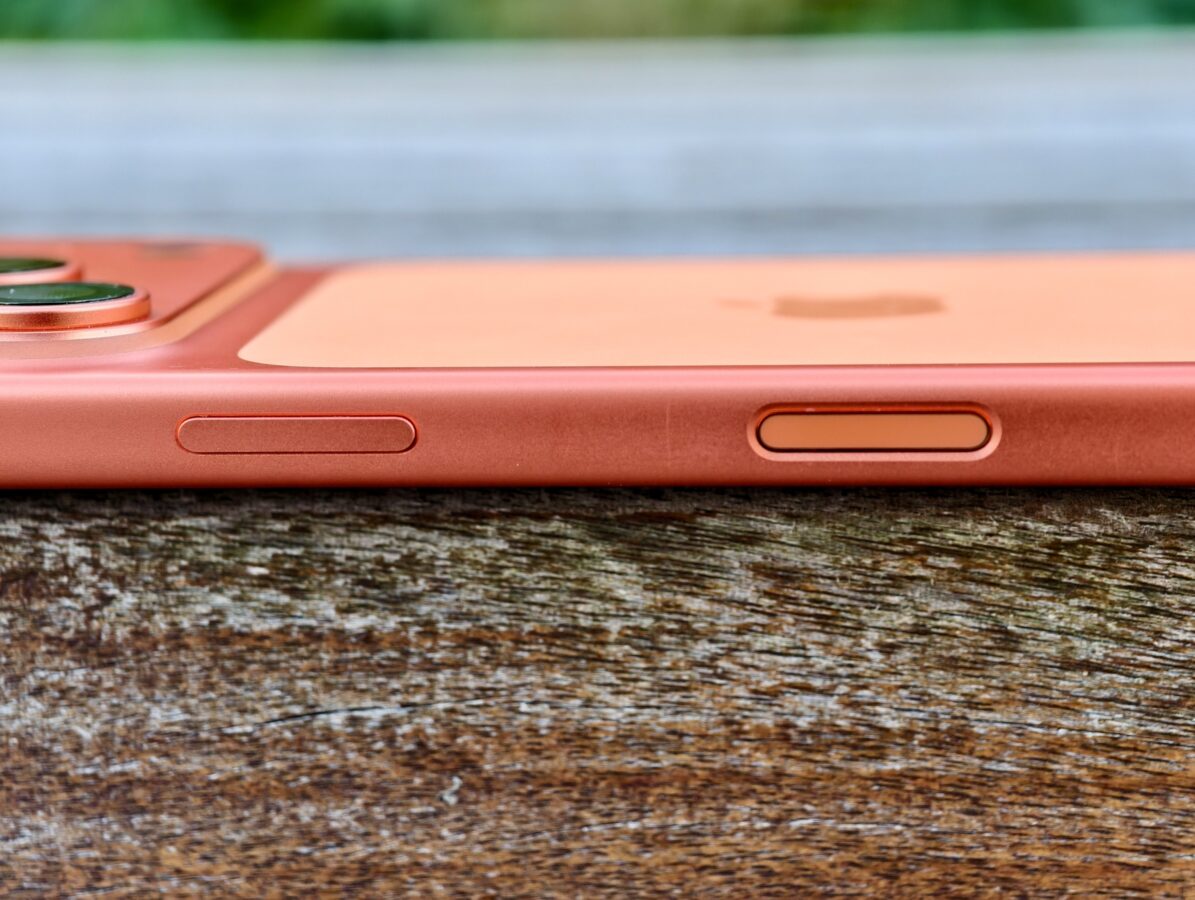 Camera Control button w iPhone 17 Pro fot. Jakub Kordasiński Tabletowo.pl