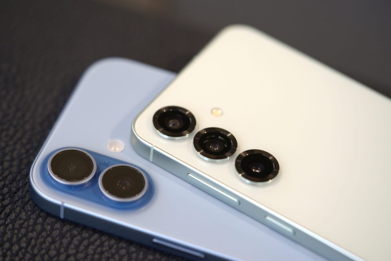 iPhone 17 vs Samsung Galaxy S25