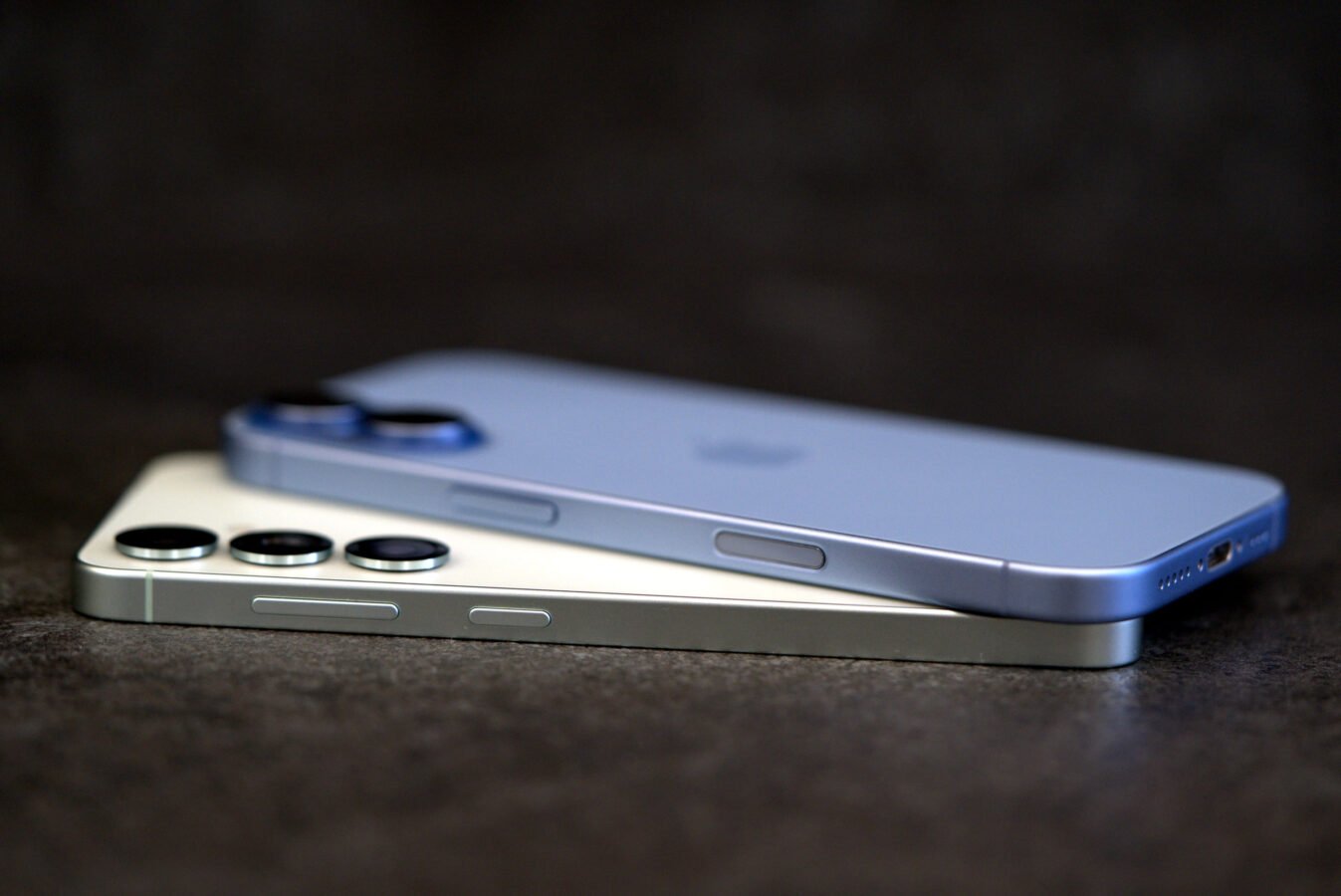 iPhone 17 vs Samsung Galaxy S25