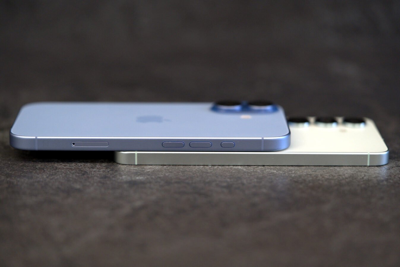 iPhone 17 vs Samsung Galaxy S25