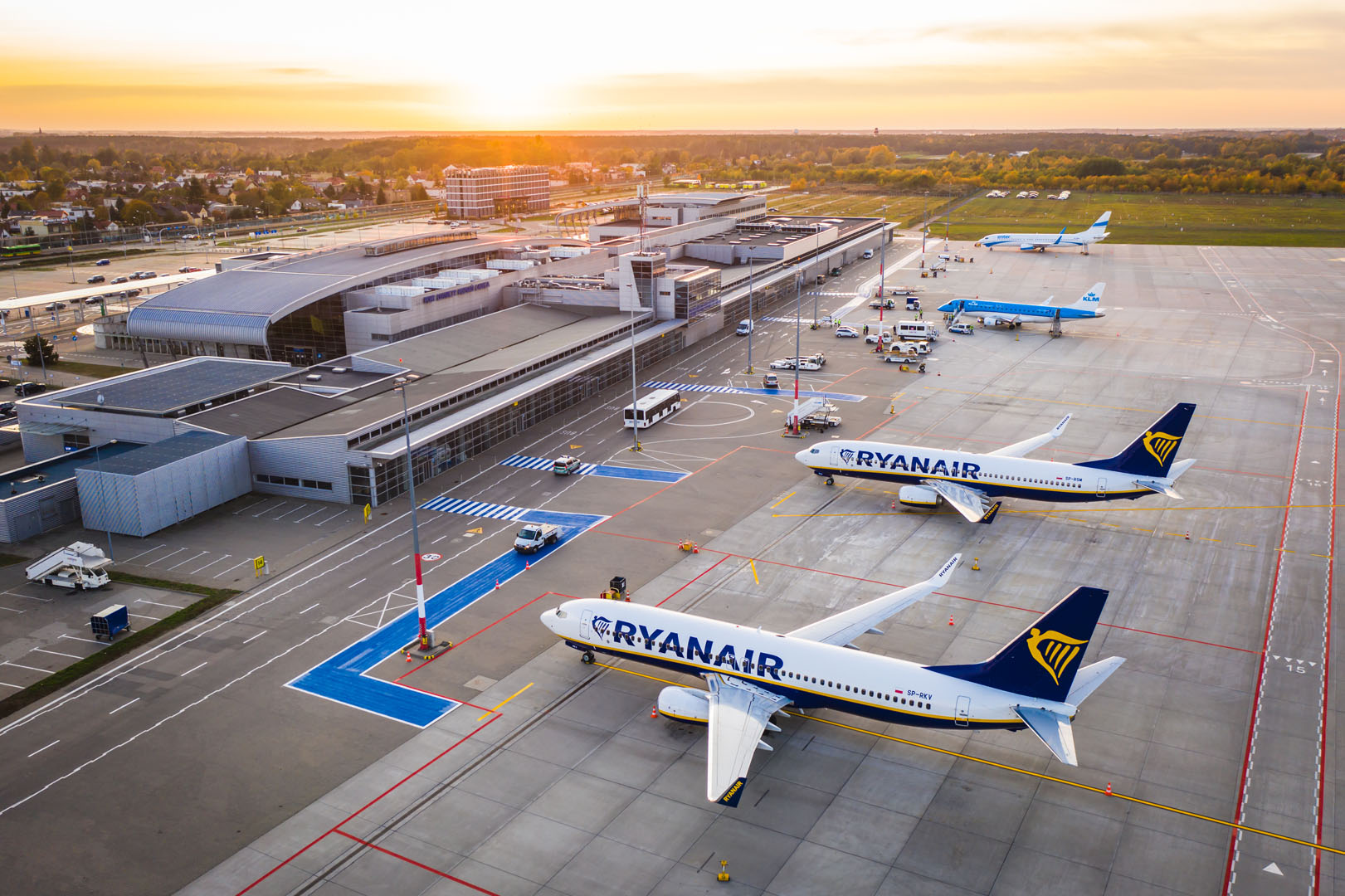 lotnisko poznań ławica