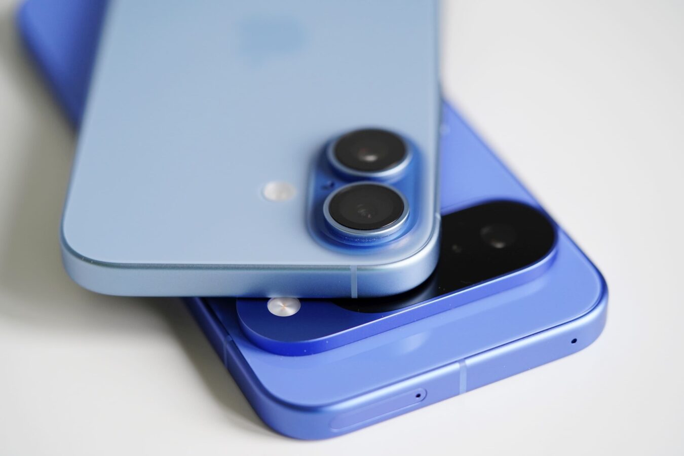 iPhone 17 vs Pixel 10 