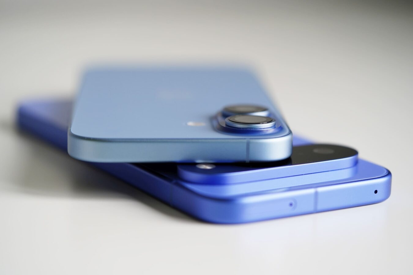 iPhone 17 vs Pixel 10 