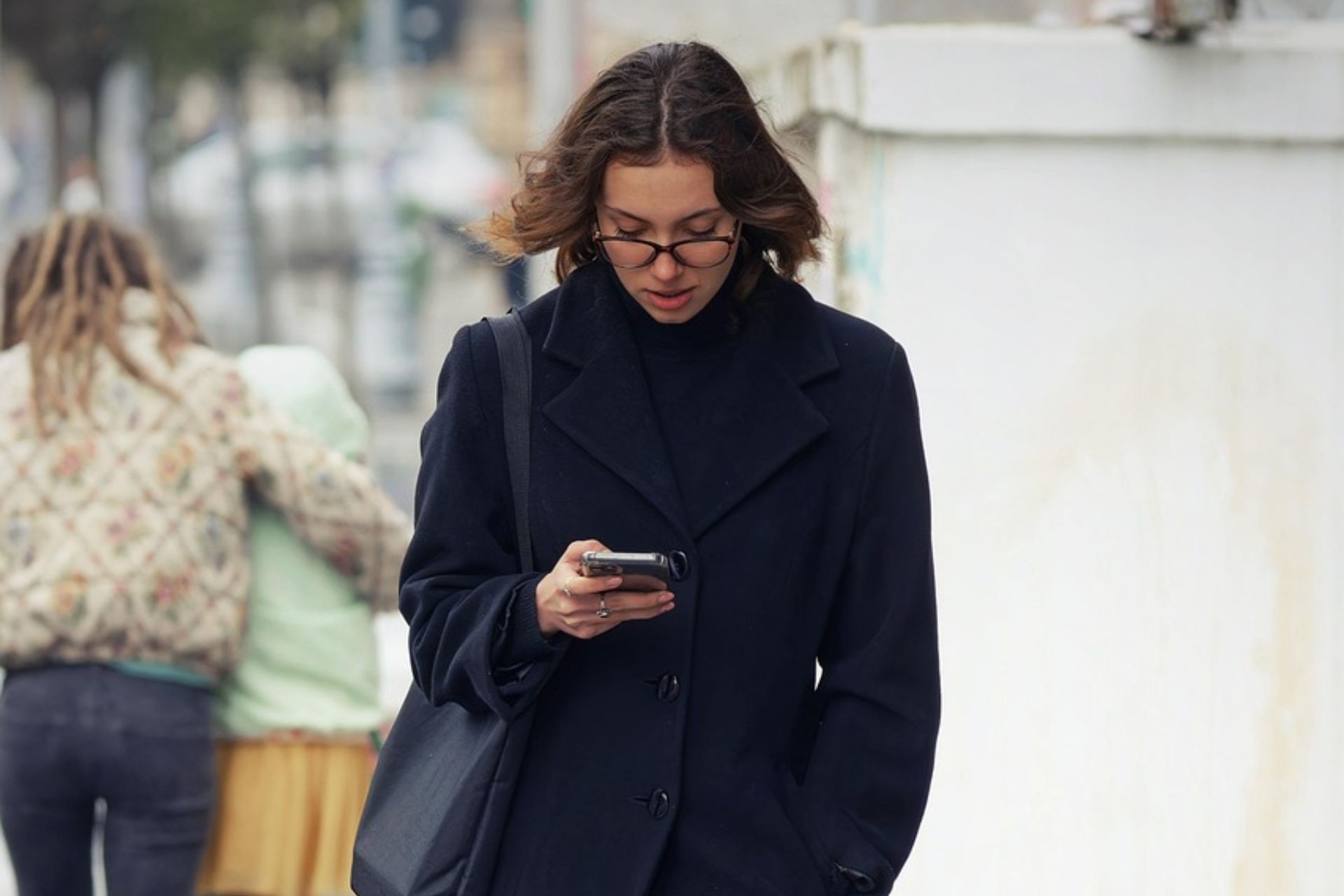 girl with smartphone