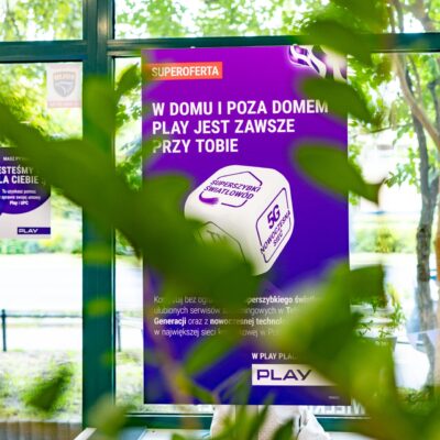 plakat przedstawiający ofertę play