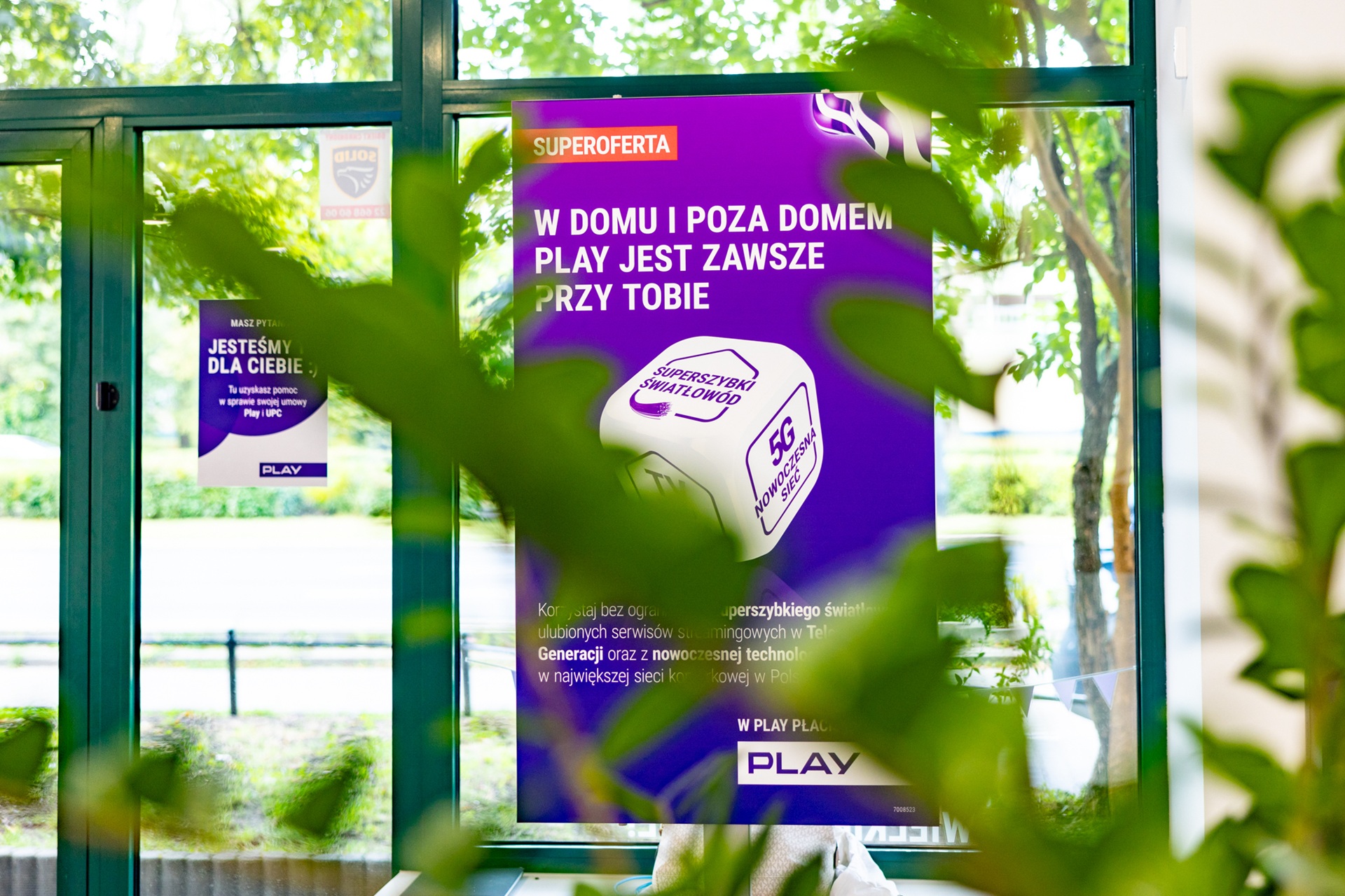plakat przedstawiający ofertę play