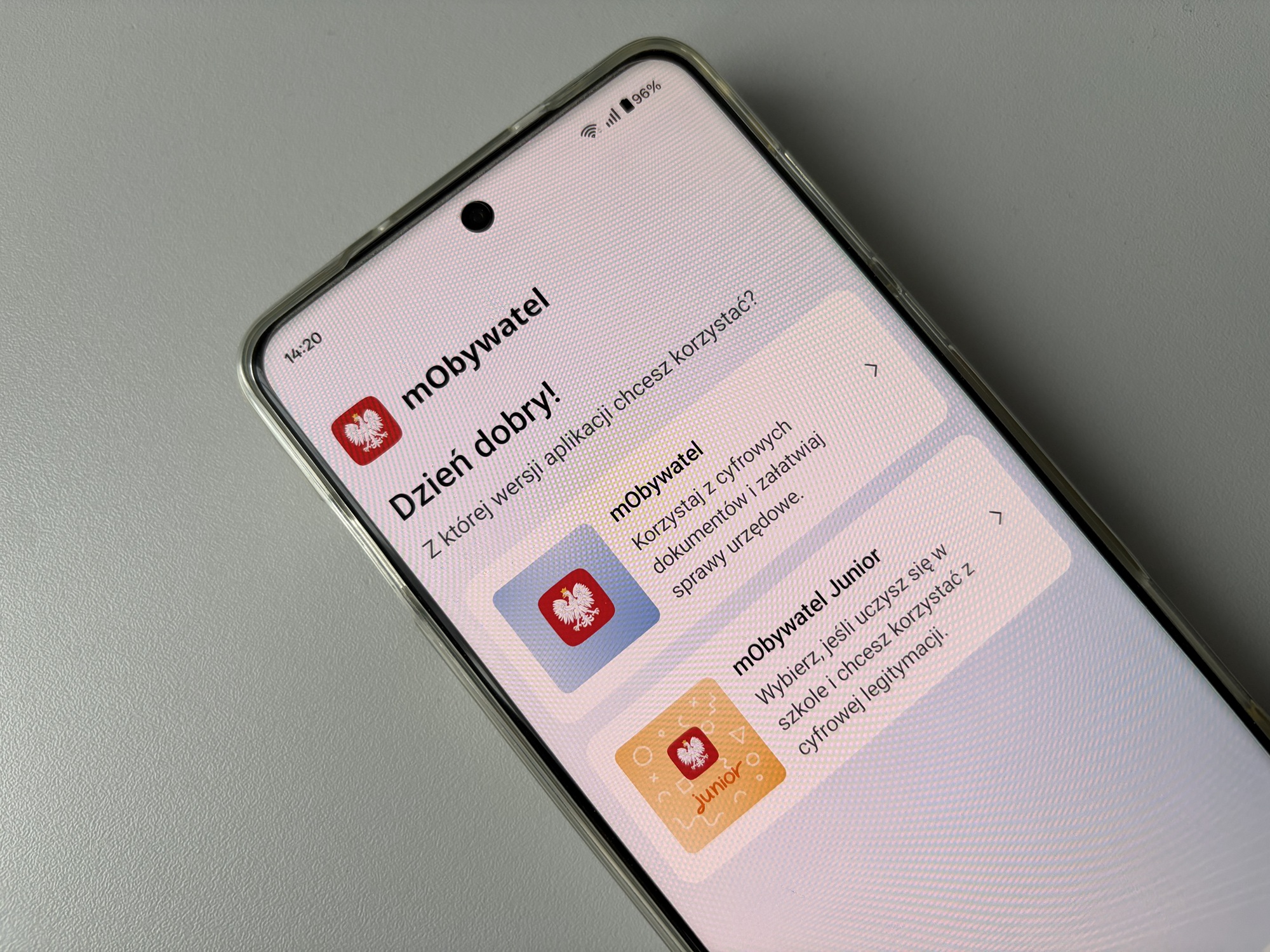 aplikacja mobywatel na smartfonie z androidem fot. tabletowo.pl