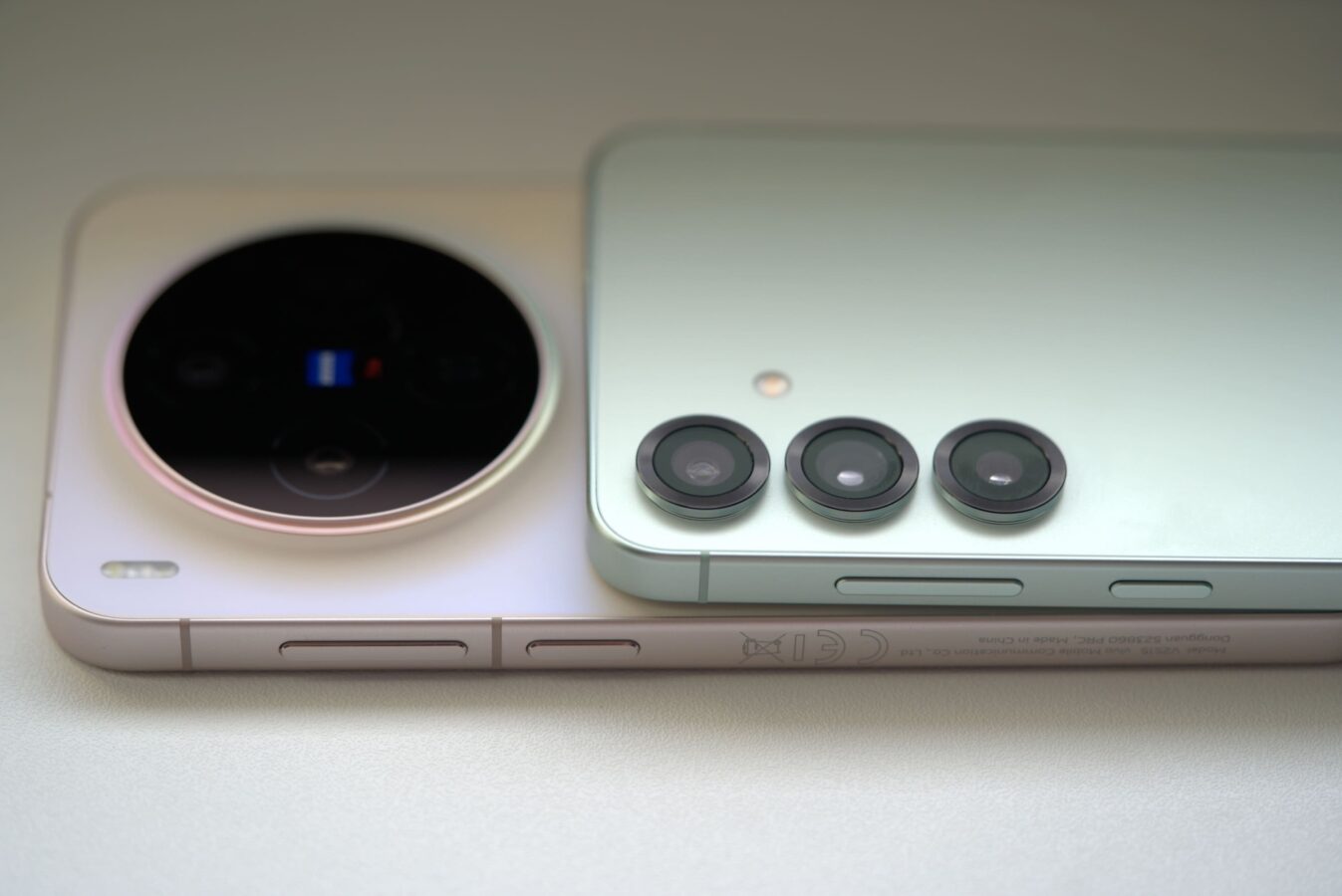 Samsung Galaxy S25 vs Vivo X300