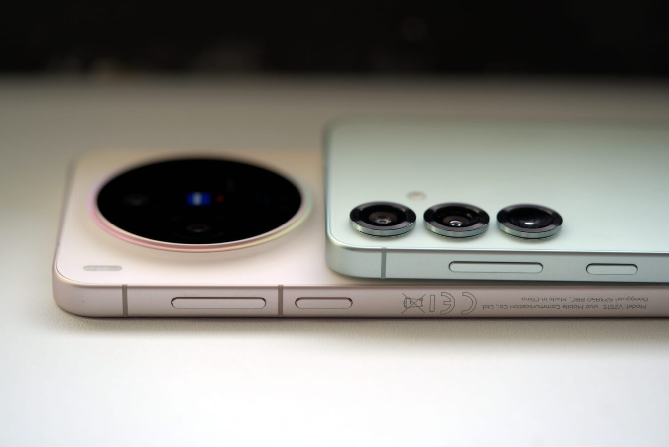 Samsung Galaxy S25 vs Vivo X300