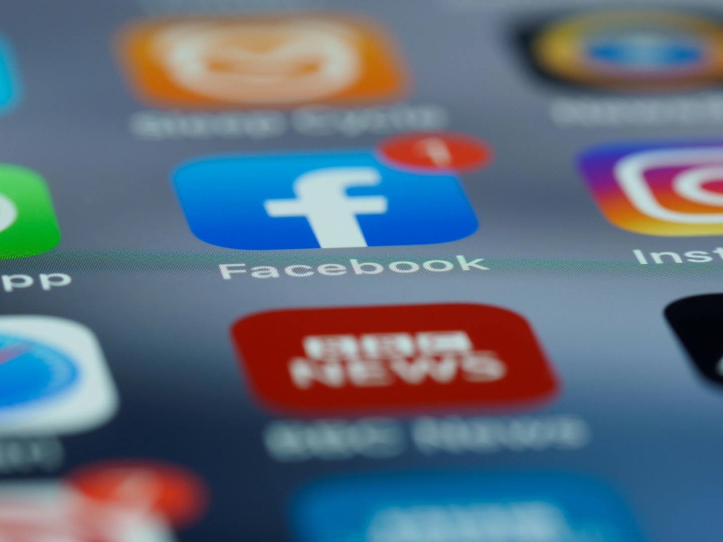 platformy społecznościowe, facebook, instagram, aplikacje