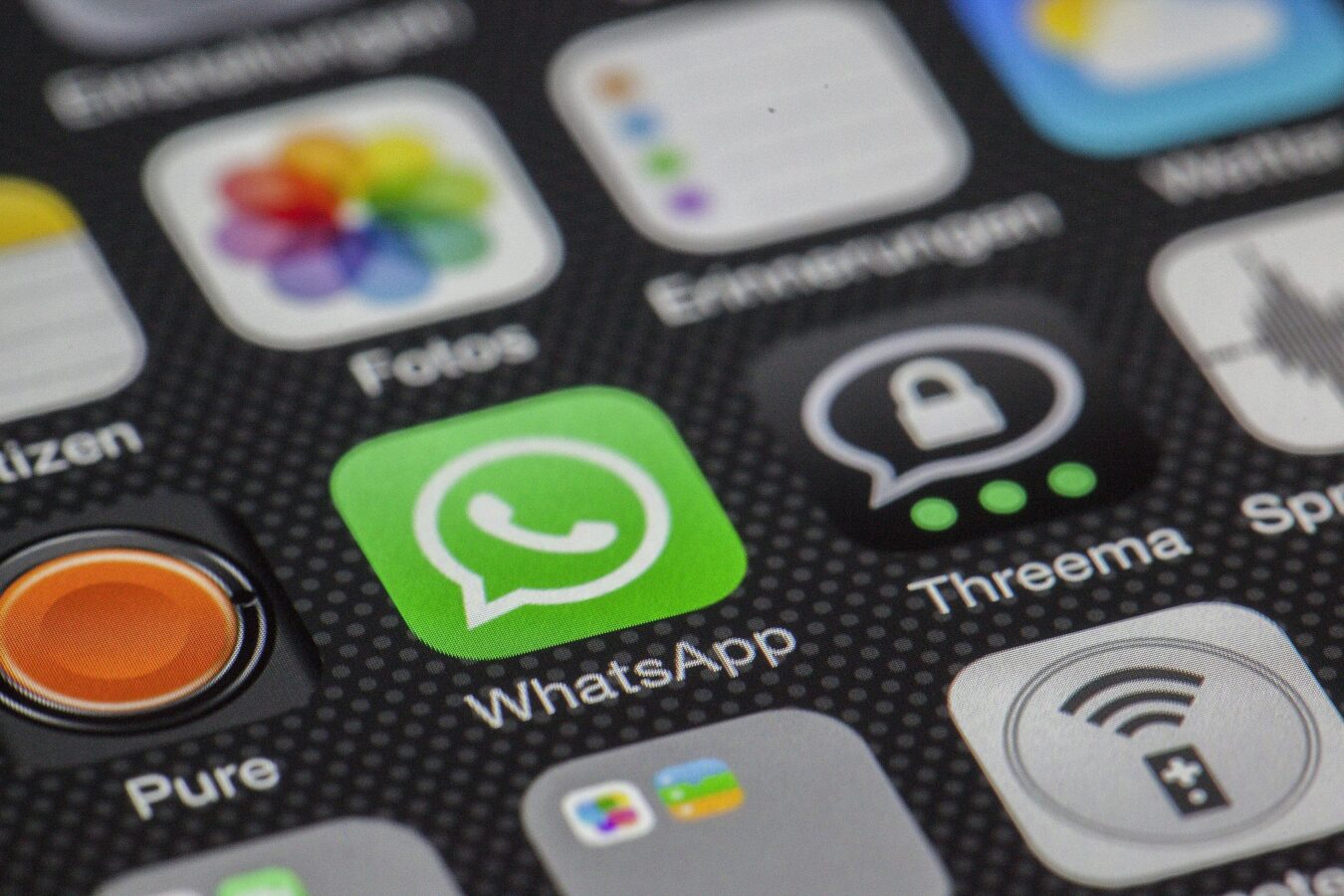 WhatsApp, iOS