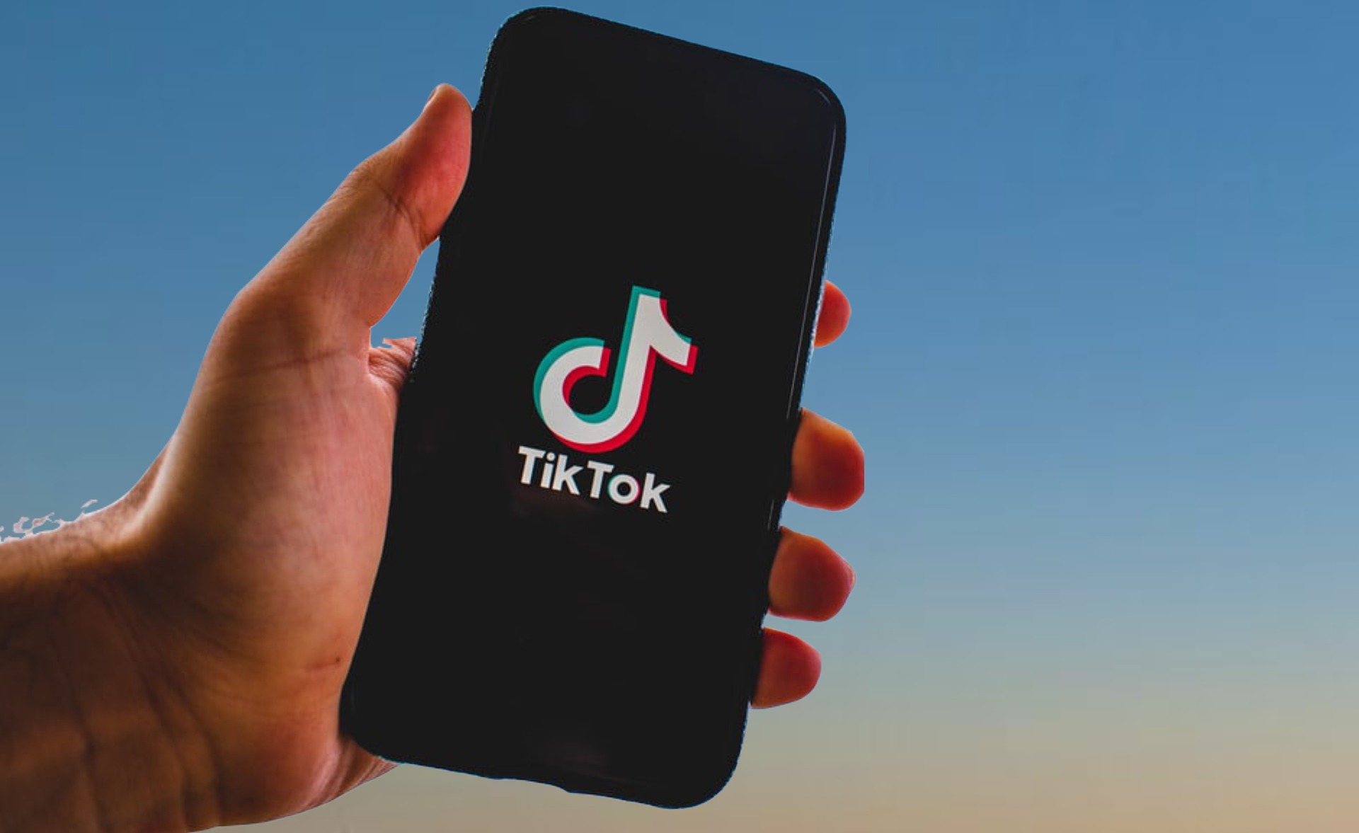 aplikacja tiktok na smartfonie