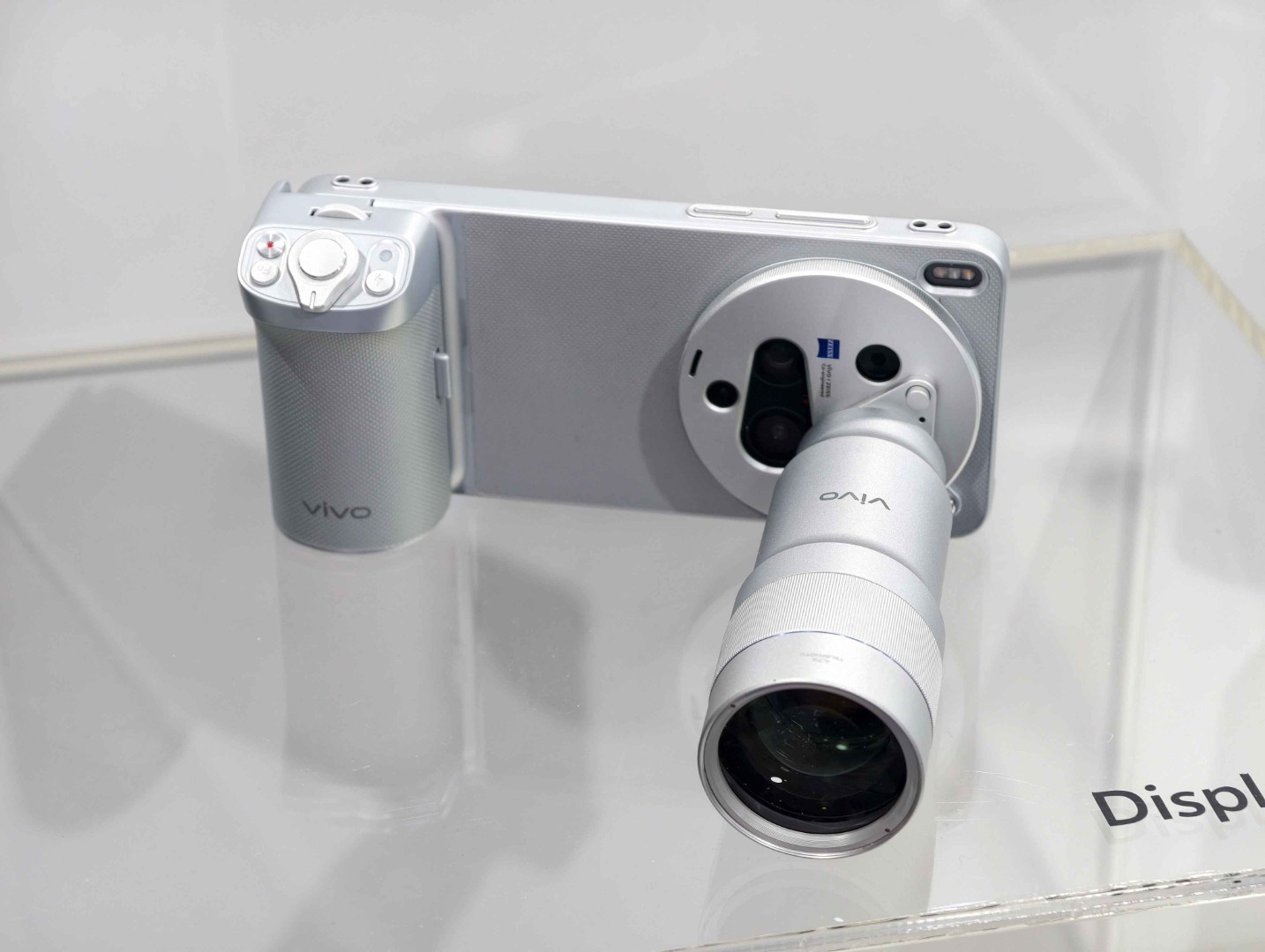 Smartfon fotograficzny Vivo X300 Ultra na MWC 2026