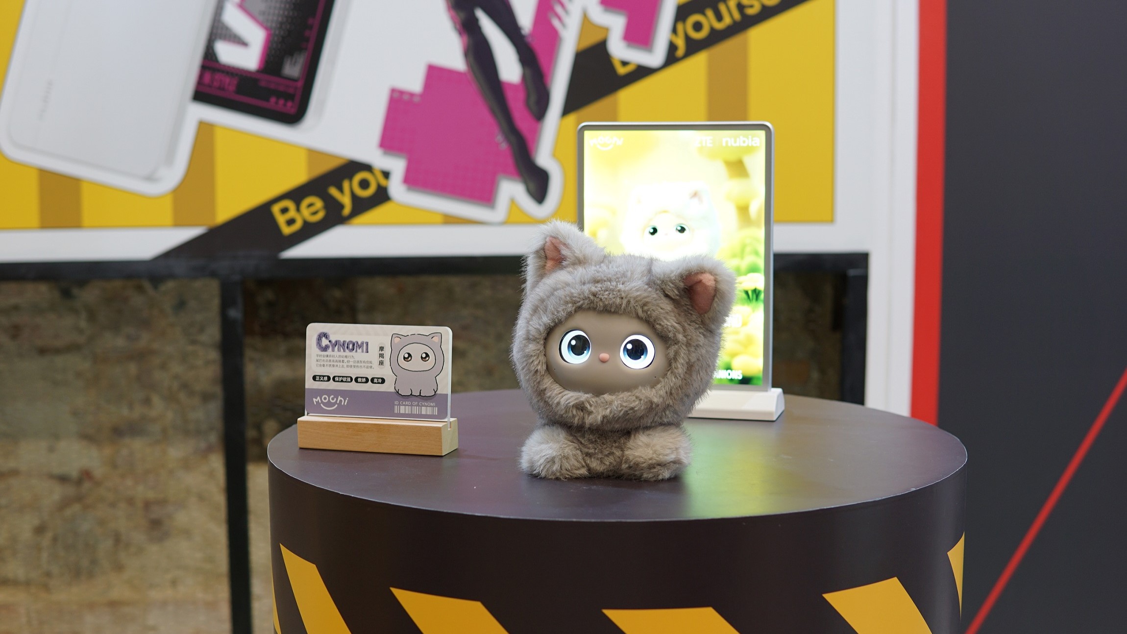Interaktywny zwierzak przypominający Furby'ego, AI Pet iMoochi Nubia ZTE