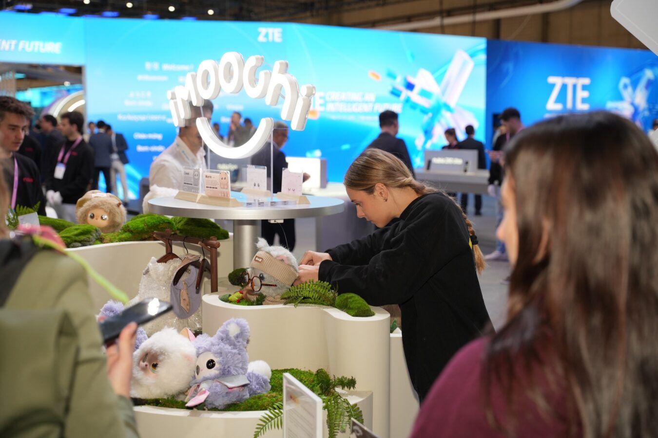 Interaktywny zwierzak przypominający Furby'ego, AI Pet iMoochi Nubia ZTE