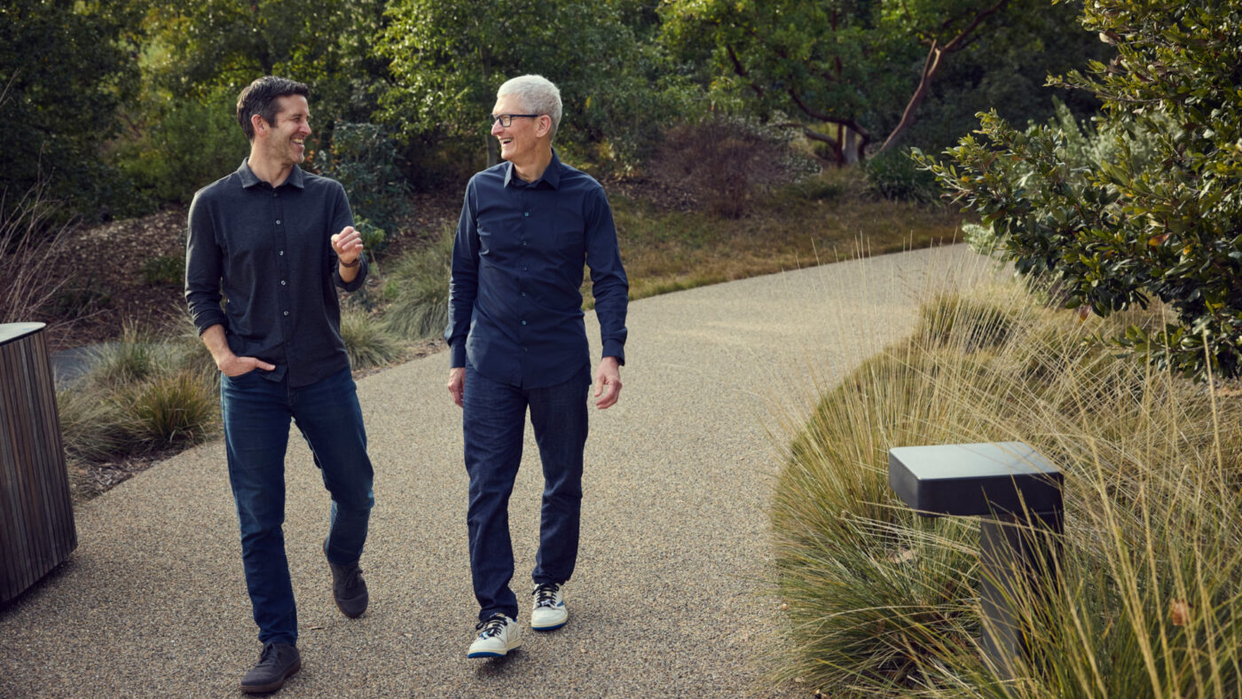 John Ternus i Tim Cook