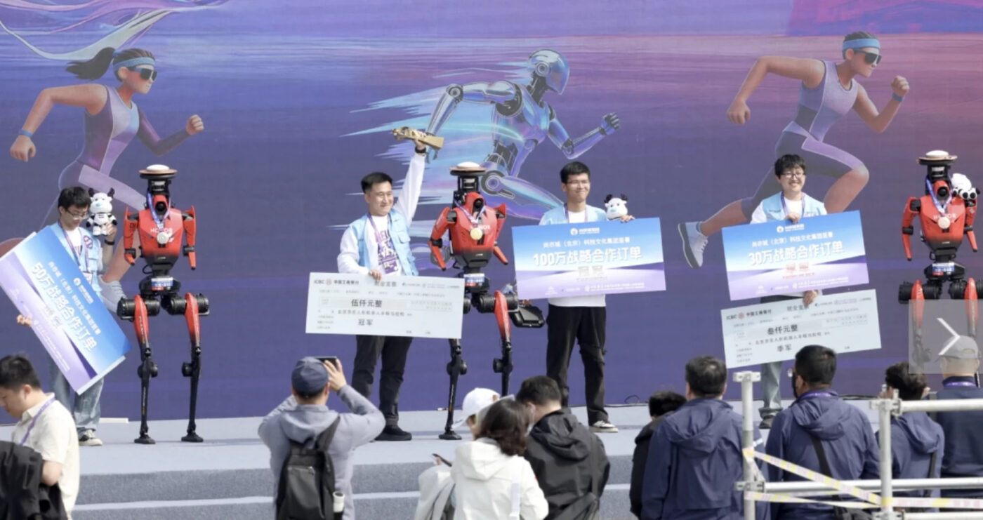 Podium robotycznego półmaratonu w Pekinie