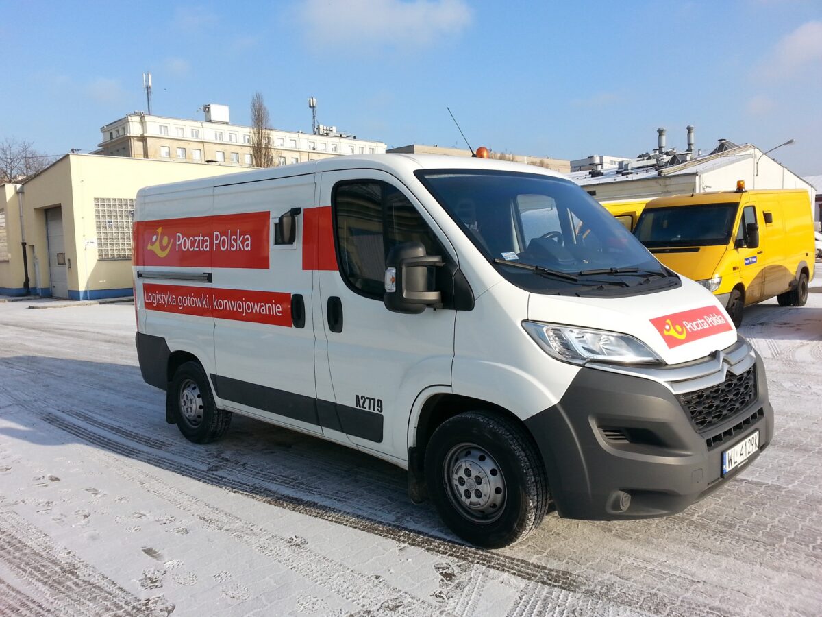 jeden z bankowozów, jakie wykorzystuje aktualnie poczta polska