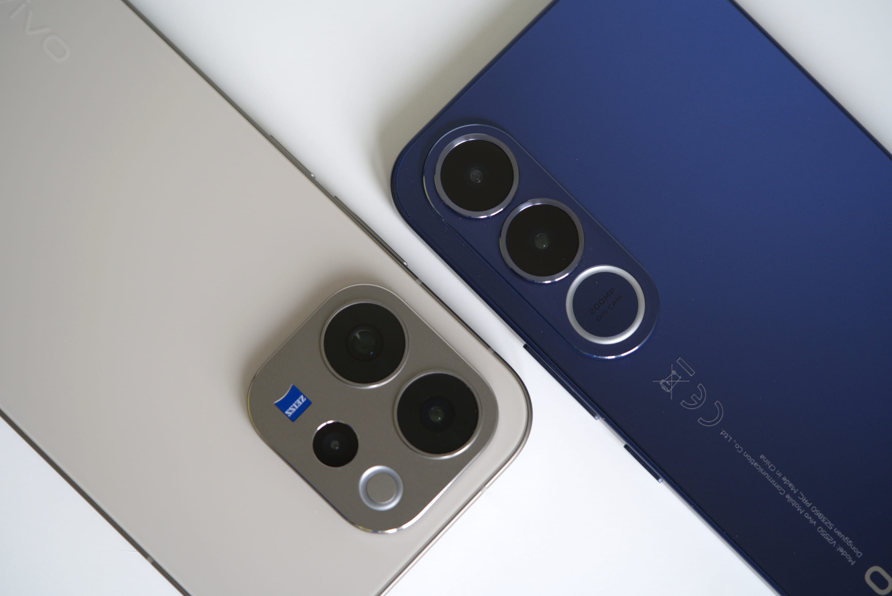 Vivo V70 vs Vivo V70 FE