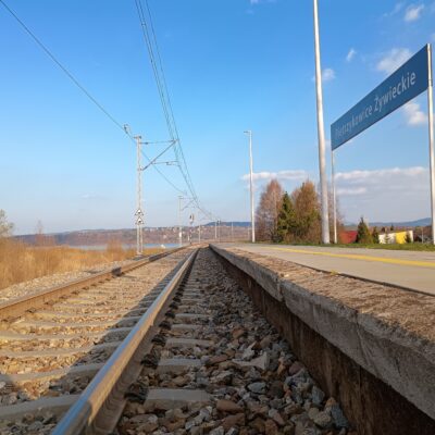 Tory, peron, szyny, PKP PLK, pociągi