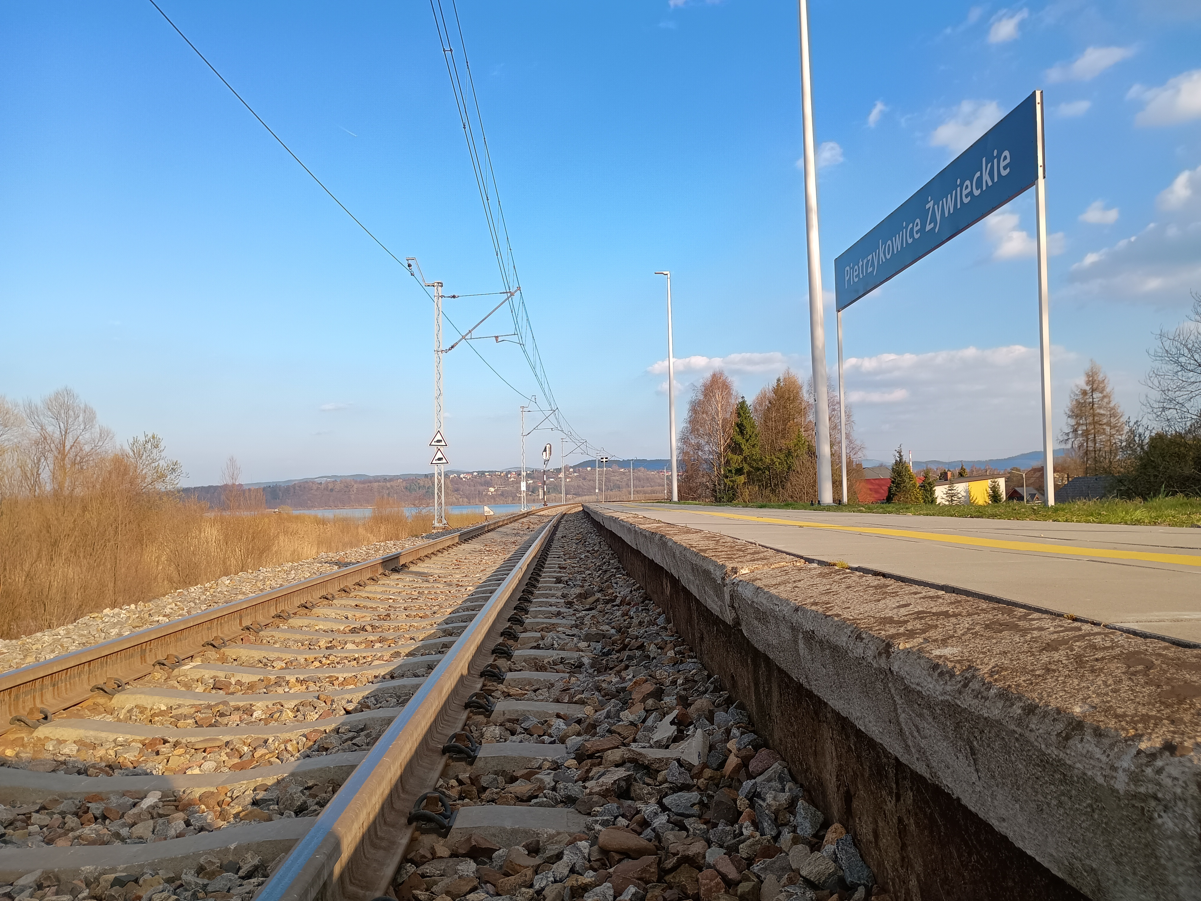 Tory, peron, szyny, PKP PLK, pociągi