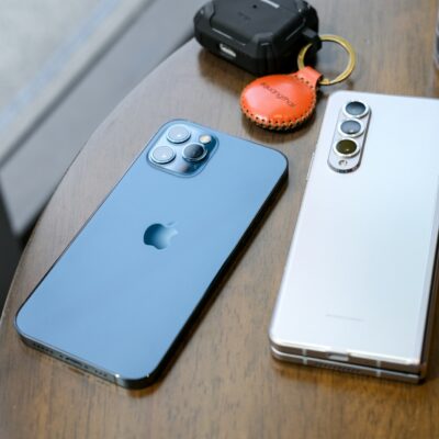 apple iphone samsung galaxy z fold