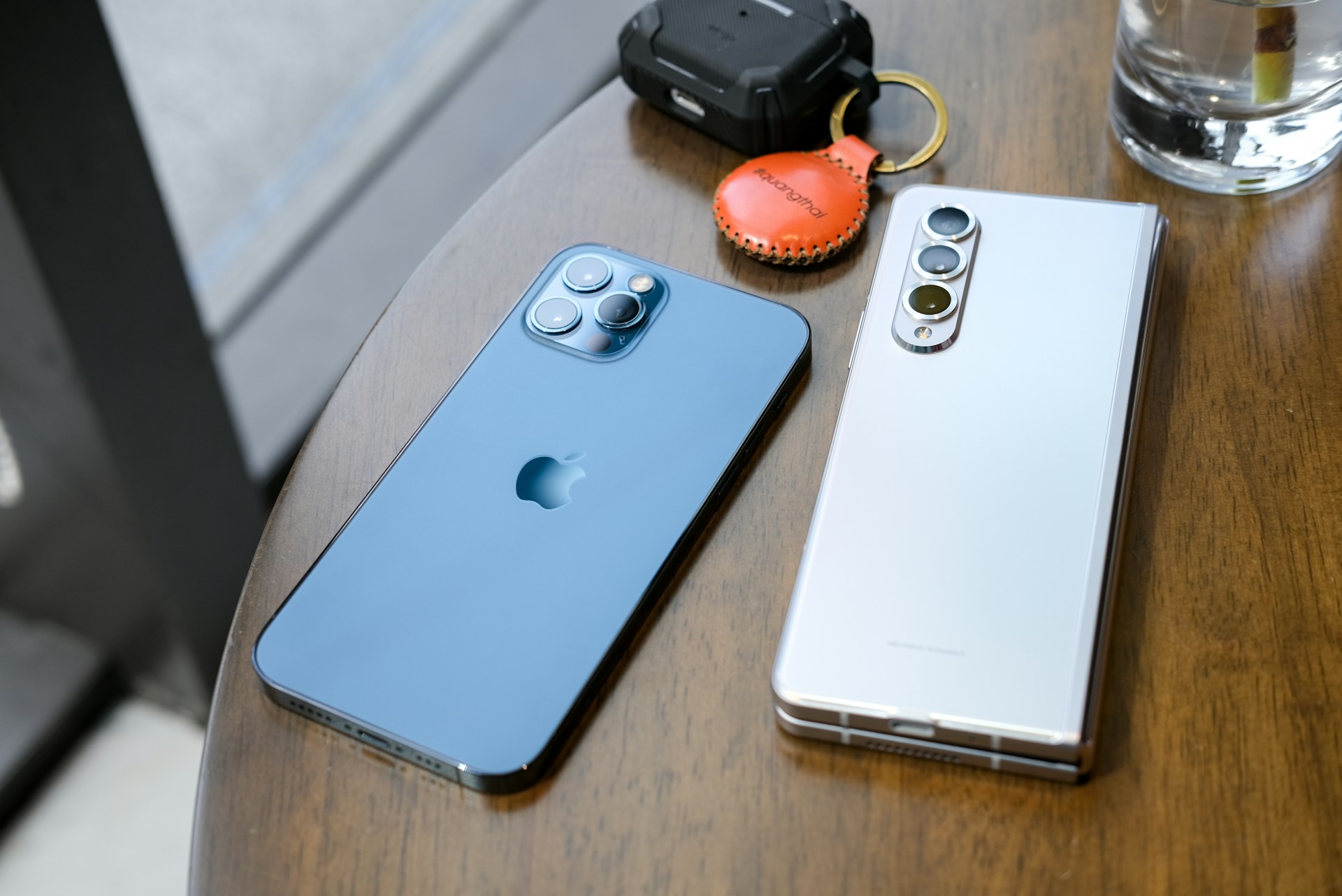 apple iphone samsung galaxy z fold