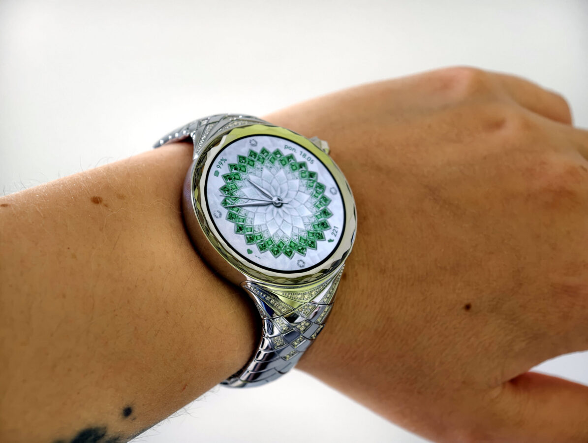 Huawei Watch Ultimate Design Spring Edition smartwatch