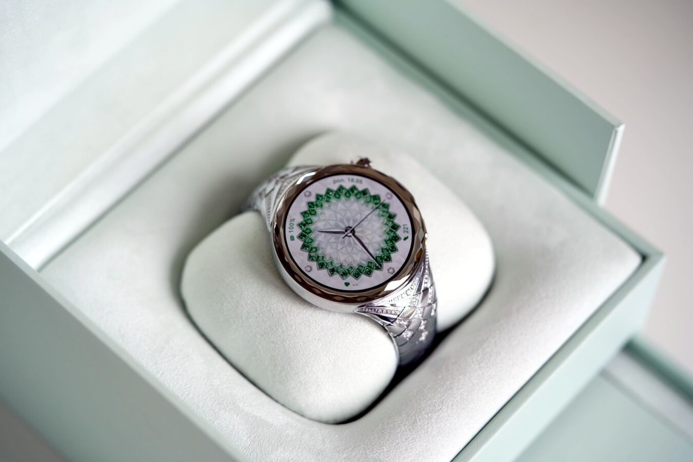 Huawei Watch Ultimate Design Spring Edition smartwatch