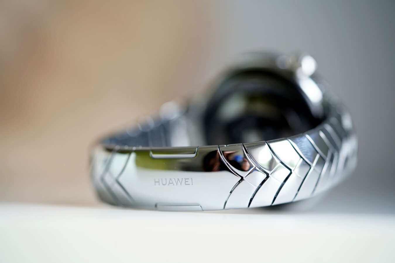 Huawei Watch Ultimate Design Spring Edition smartwatch