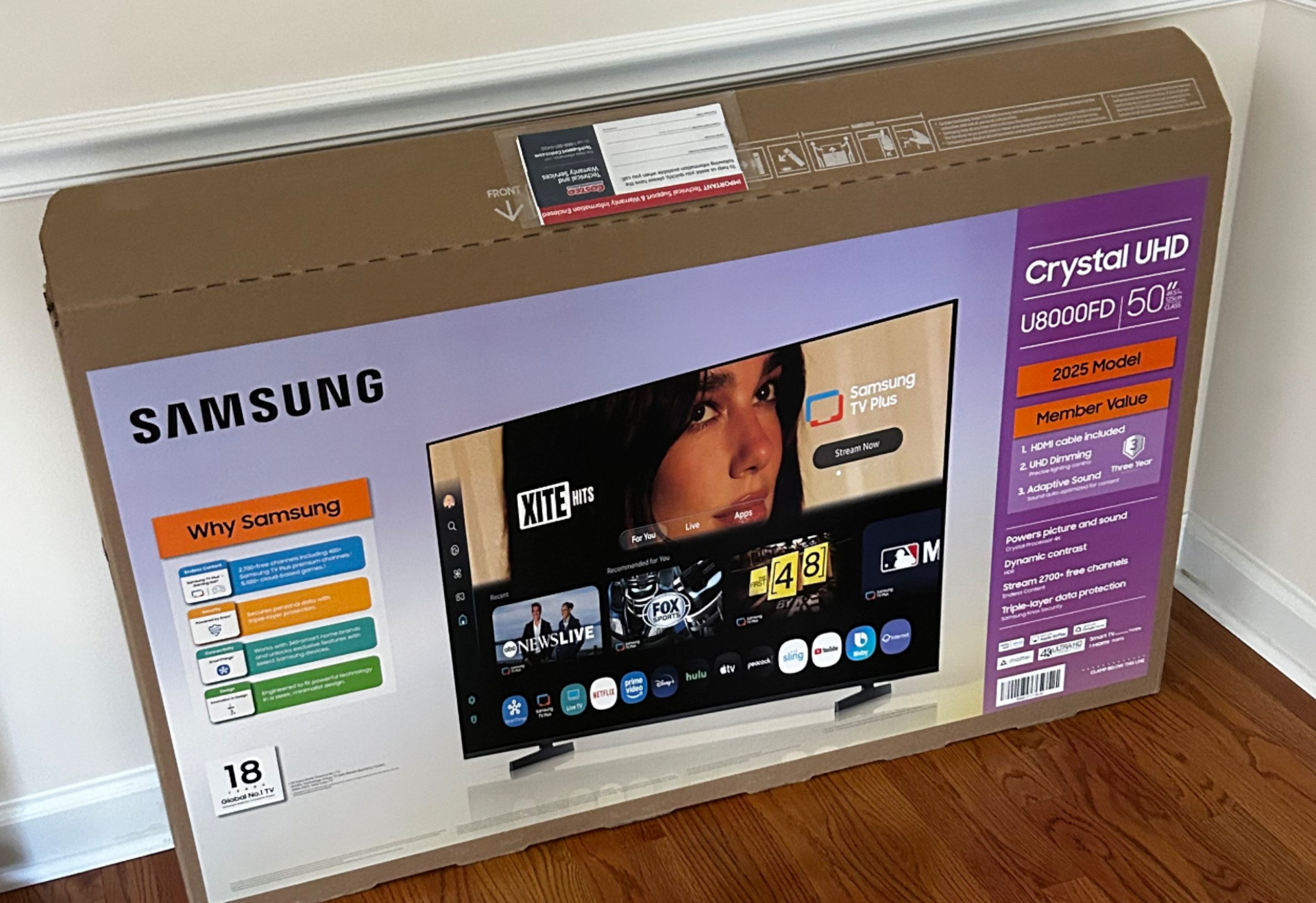 Pudełko telewizora Samsung Crystal UHD z wizerunkiem Dui Lipy