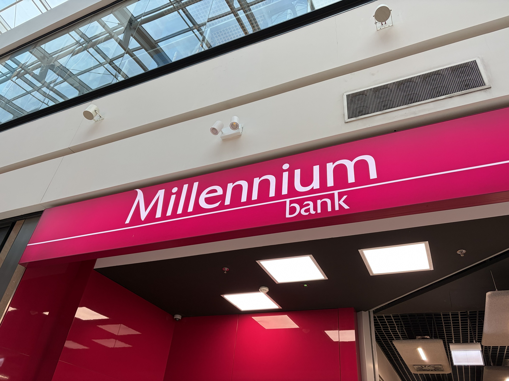 bank millennium logo źródło tabletowo.pl