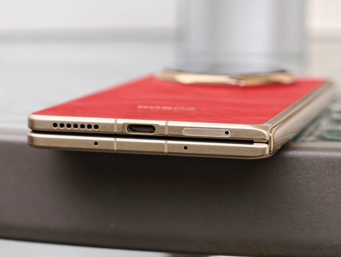 Honor Magic V6