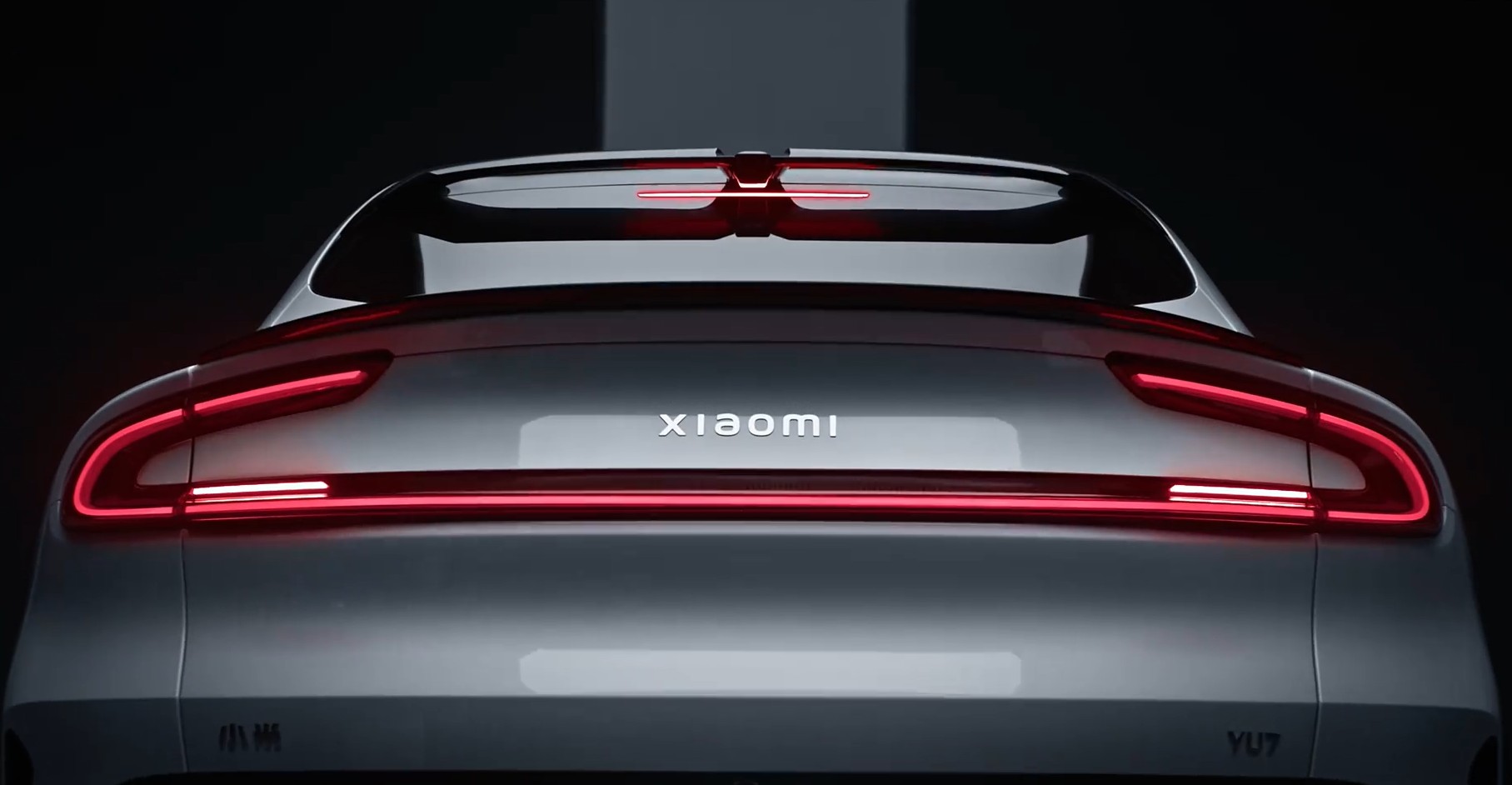 Samochód elektryczny Xiaomi, elektryk, ładowarka, ładowanie, robotyczne ramię
