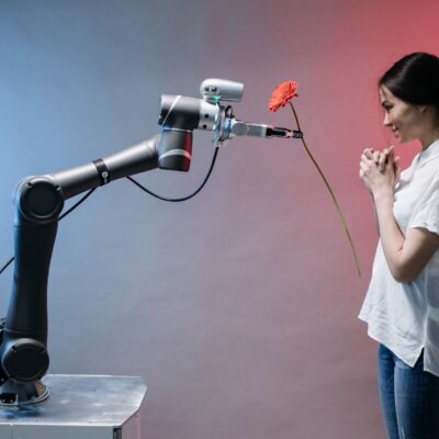 robot z kobietą