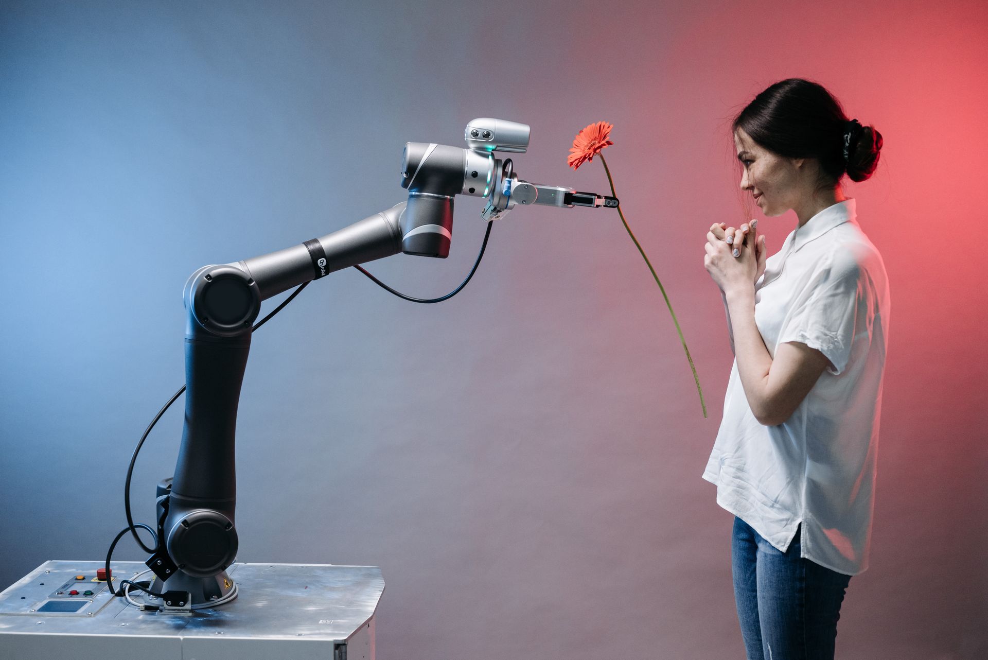 robot z kobietą