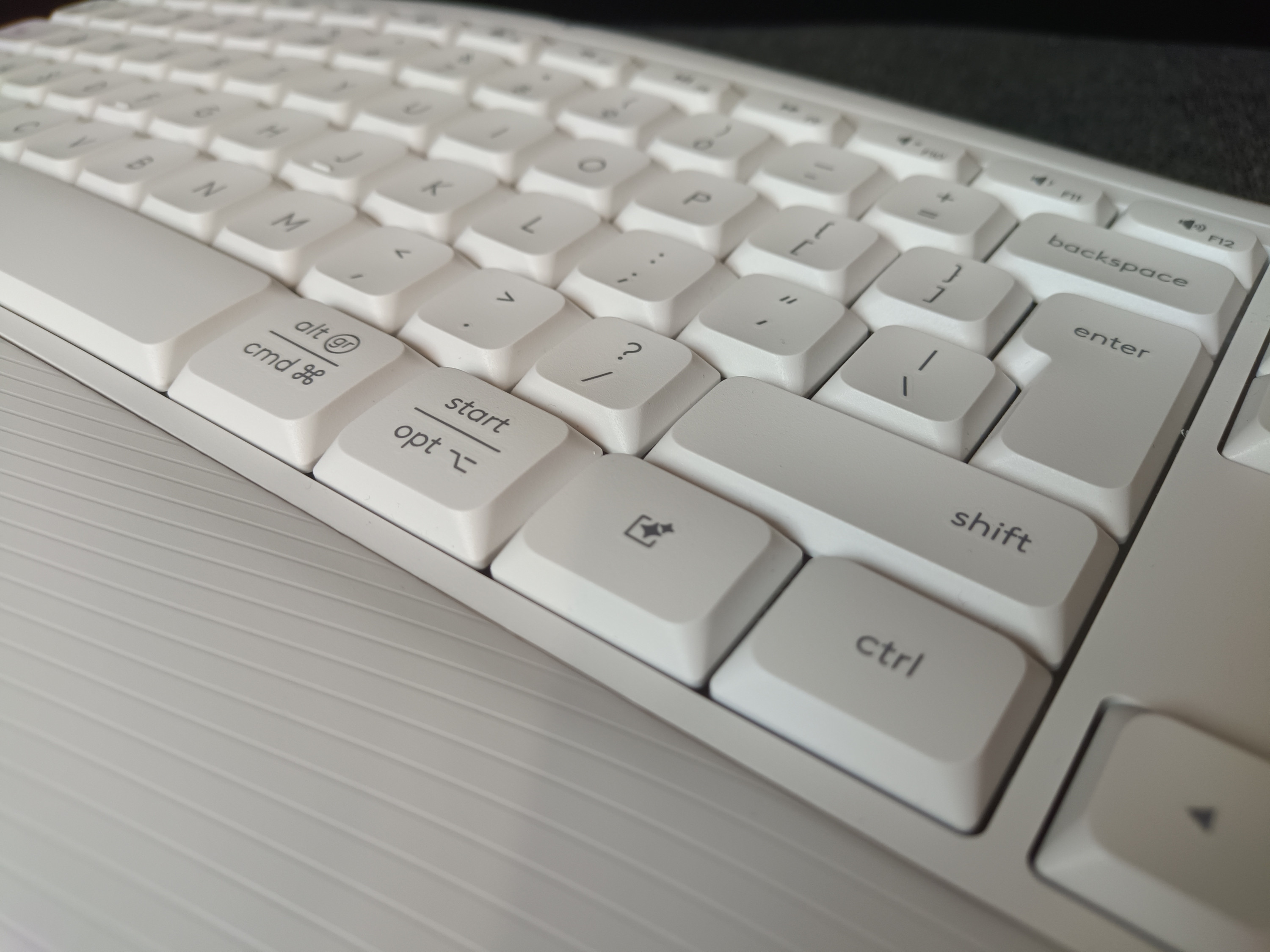 Logitech Signature Comfort Plus K880