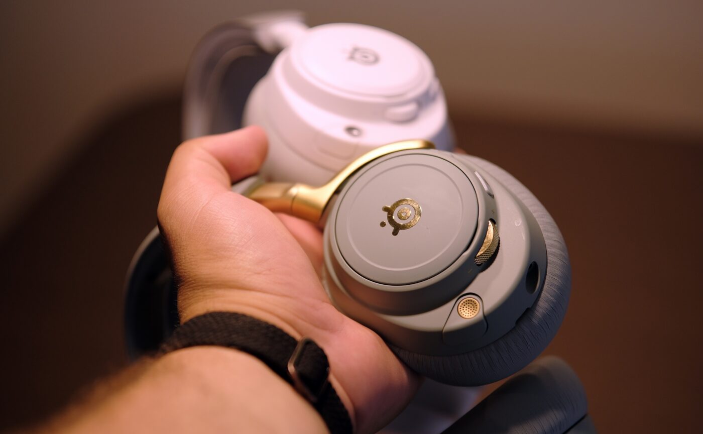 Porównanie SteelSeries Arctis Nova Elite z Arctis Nova Pro Omni