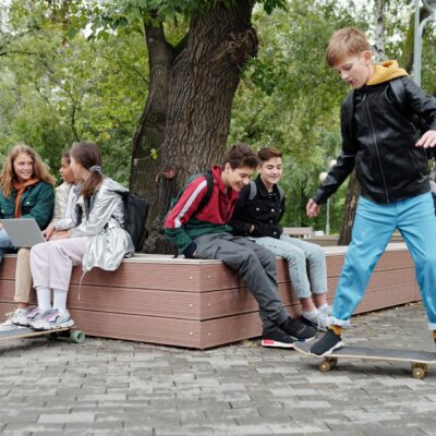 młodzież dzieci nastolatki teenagers
