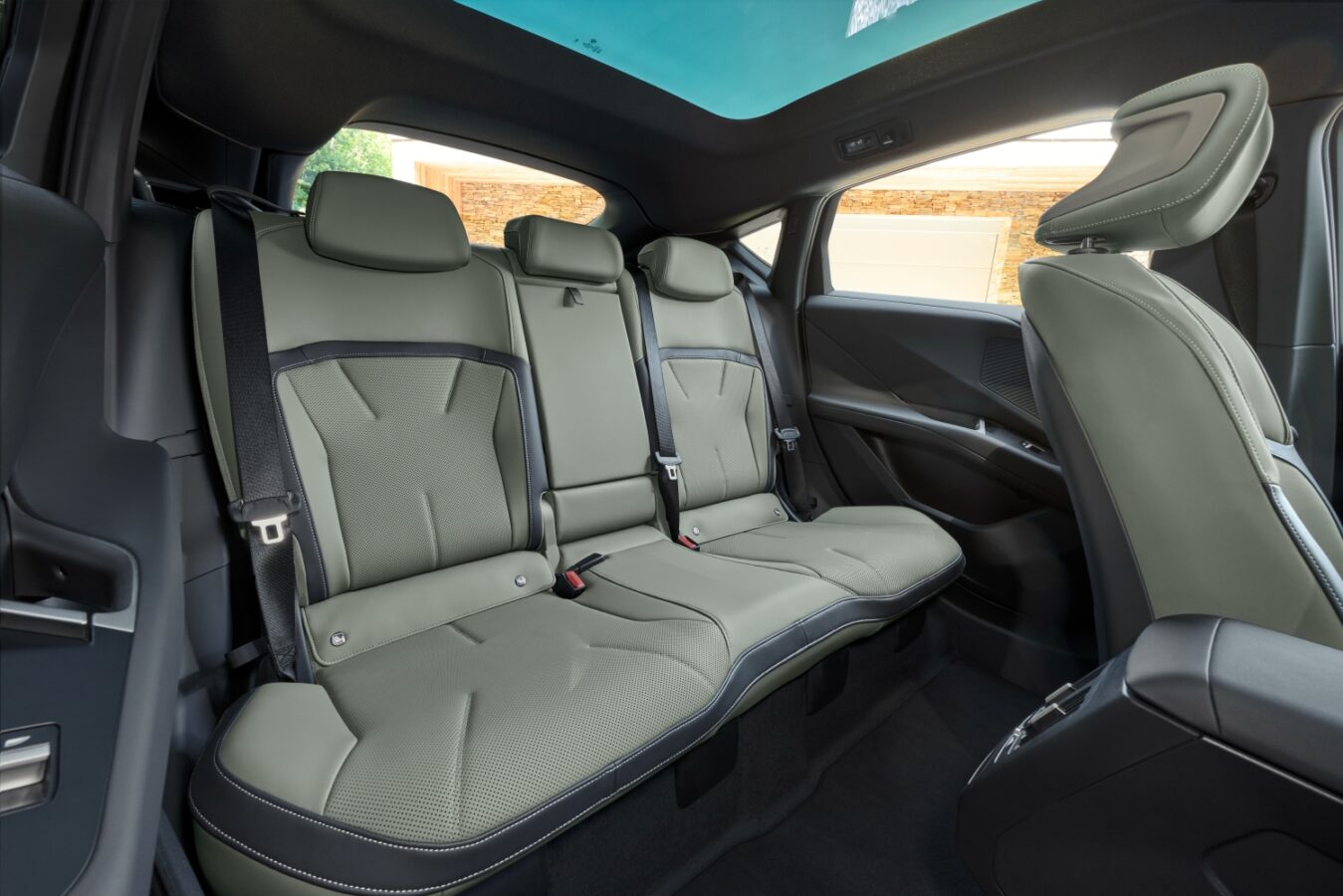 BMW iX4